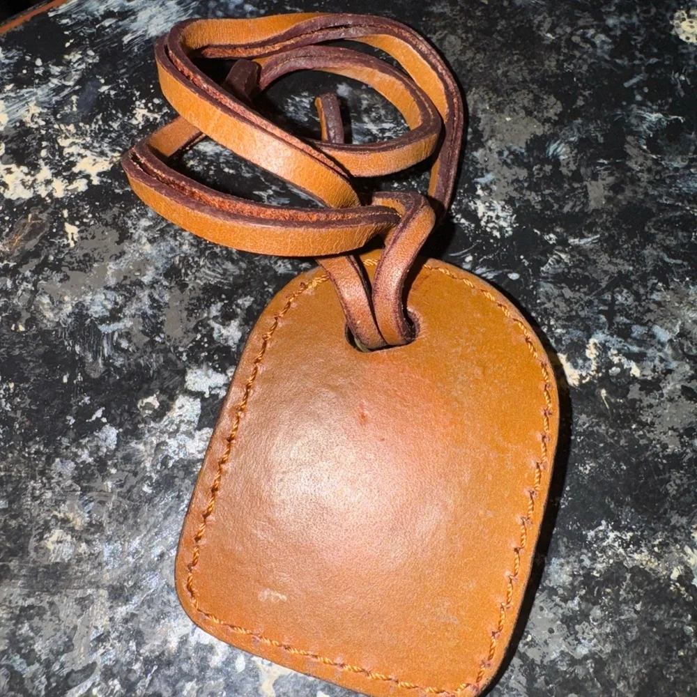 Dooney & Bourke Brown and Gold Leather Tag - Picture 2 of 3